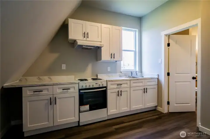 ADU KITCHEN...ADORABLE..DOOR TO 3/4 BATH ADU KITCHEN...ADORABLE..DOOR TO 3/4 BATH