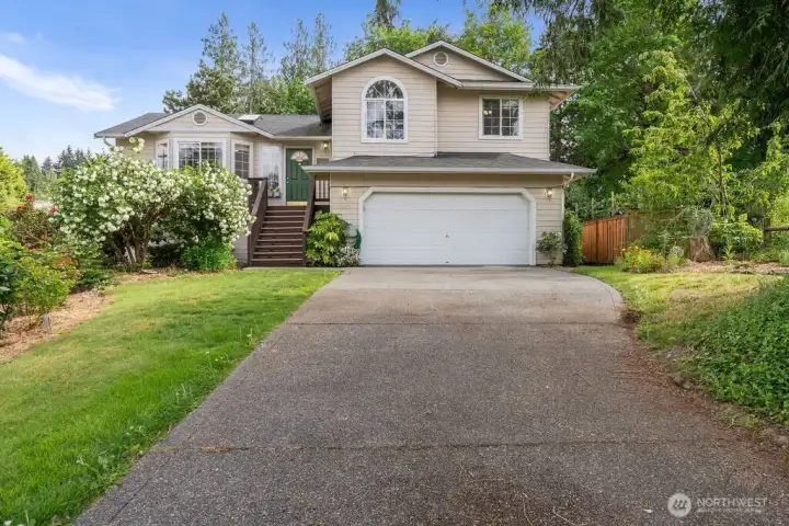 This home is a true gem in Forest Rock Hills. 4 Bedrooms, 3 Baths, 2 Bonus Rooms, 1 amazing opportunity to live in this exclusive Poulsbo community. cul de sac