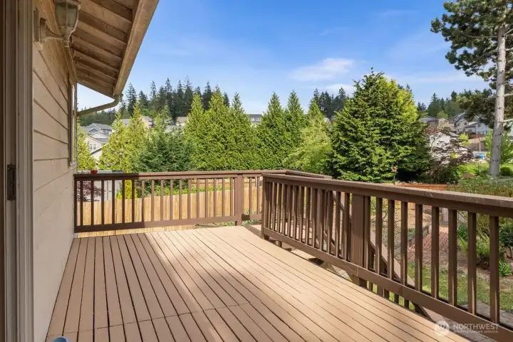 The upper deck is right outside the dining room.