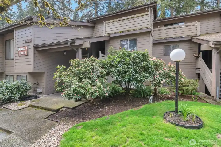 Nicely landscaped and manitured lawn.