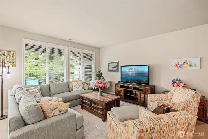 Nice Large Living Area With Lot's of Natural Light