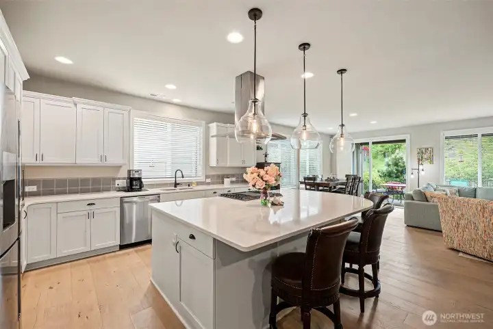Gorgeous Kitchen With Upgraded Appliances!
