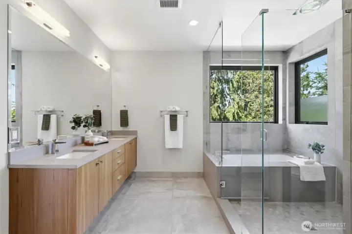 Primary en-suite