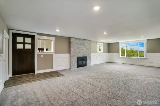 This room provides ample living space for a family room and guest room. With the separate entrance, this lower portion of the home has been used as a rental opportunity bringing in $1750 a month. Let's take a look at the rest!