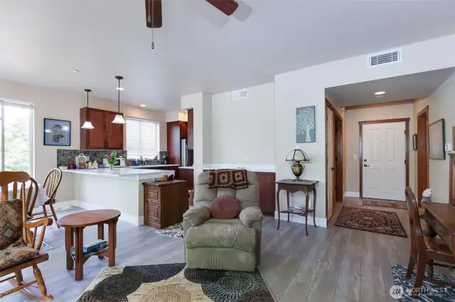Living room - Kitchen