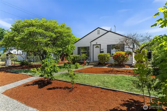 Lush Mature Landscaping enhances the homes Natural Beauty~