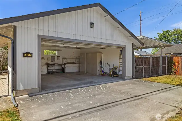 Spacious 2 Car Garage/Shop with custom cabinets~