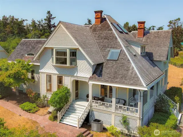 Exquisite,, spacious and unique Victorian splendor!!!