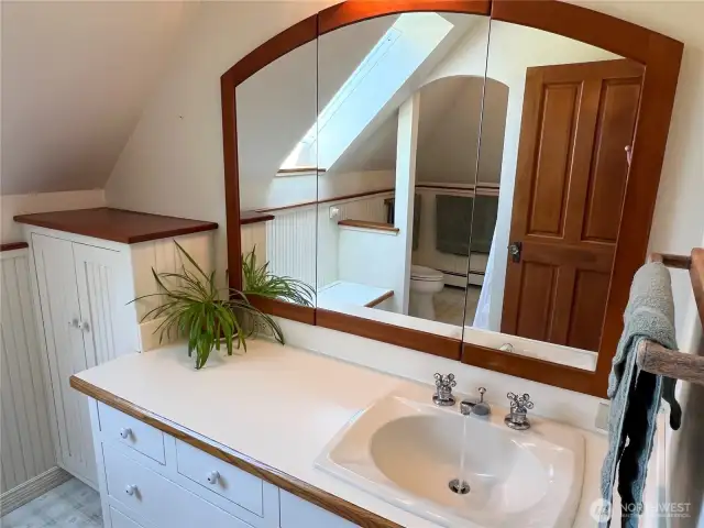 Full bathroom appropriately located between the two upstairs bedrooms.
