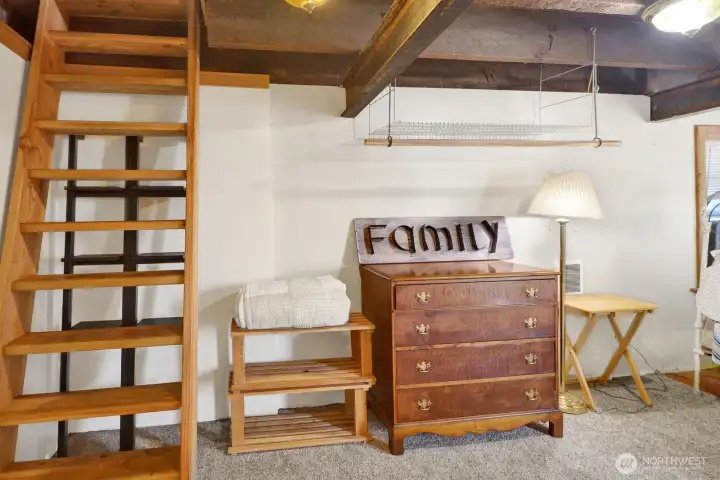 There are internal stairs linking the two floors or each level can be accessed from the outside