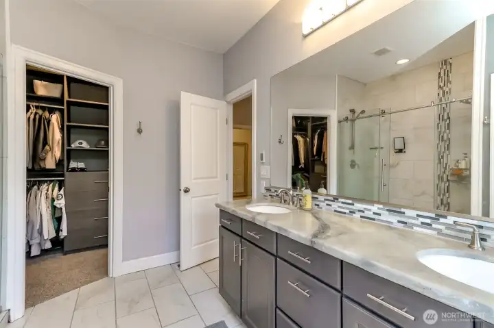 Jack -n- Jill Bathroom