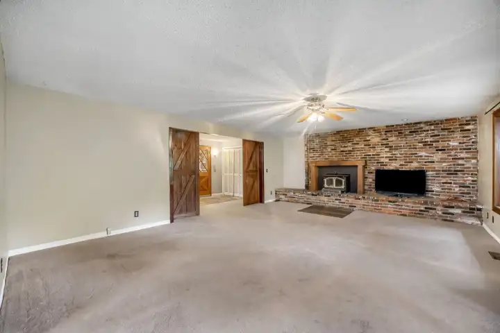 Living room from the kitchen without virtual staging. Living room from the kitchen without virtual staging.