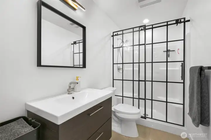 Lower level 3/4 bathroom