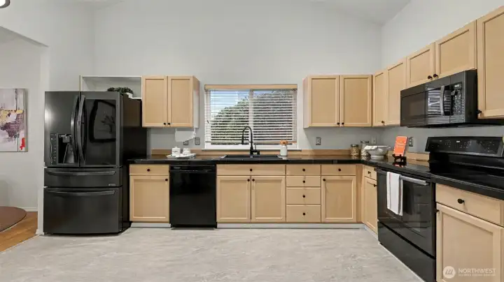 Spacious kitchen with newer appliances and eat in kitchen space