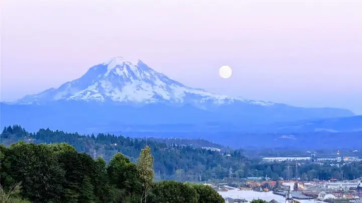 STUNNING UNOBSTRUCTED VIEWS when the Mtn is Out!!