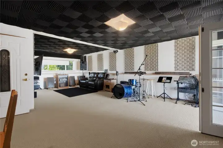 Large Downstairs Area Soundproofed for Music, Theater, You Choose.....