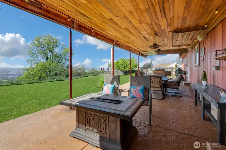 Covered Outdoor Entertainment Area w/TV Hookup and BBQ area