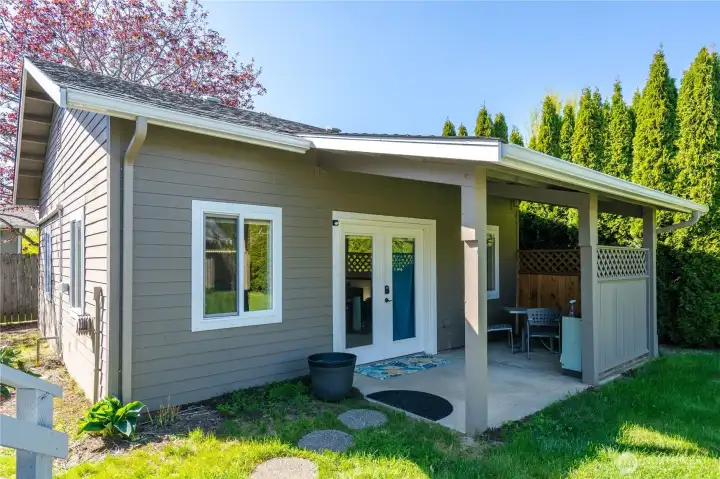 Detached 576 sq ft cottage-style studio with mini-split, ideal for artists, crafters, a home-based business, or possible ADU