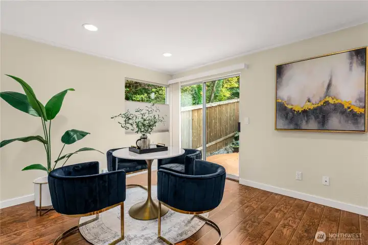 Breakfast nook with direct access to the deck