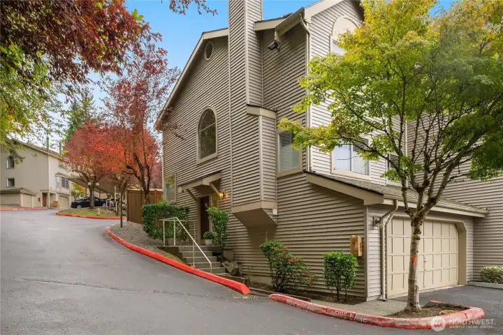 Convenient location near I-90 with easy access to Bellevue, Redmond & Issaquah