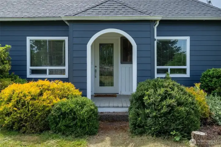 Covered front porch.