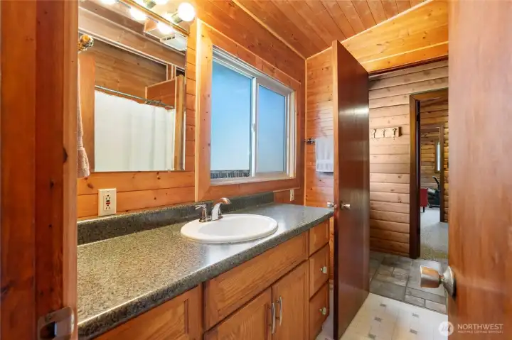 Shared en suite bathroom between bedroom 1&2 Shared en suite bathroom between bedroom 1&2