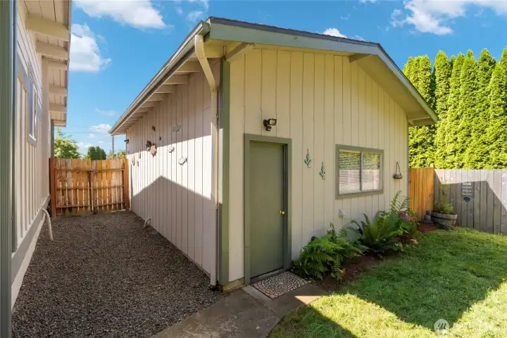 Detached garage Detached garage