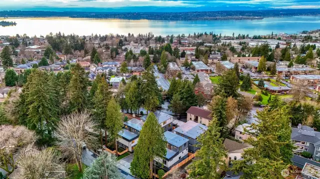 Perfectly located near all the Puget Sound has to offer! Blocks to Lake Washington, charming Downtown Kirkland, Google's Kirkland campus, Metropolitan Market and the highly acclaimed International Community School!