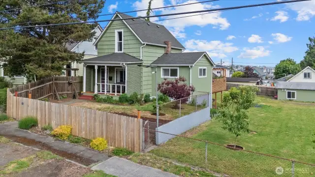 Side view showing all the space on corner.  Possibly subdivide for instant equity!