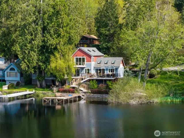 Welcome to beautiful Island Lake!