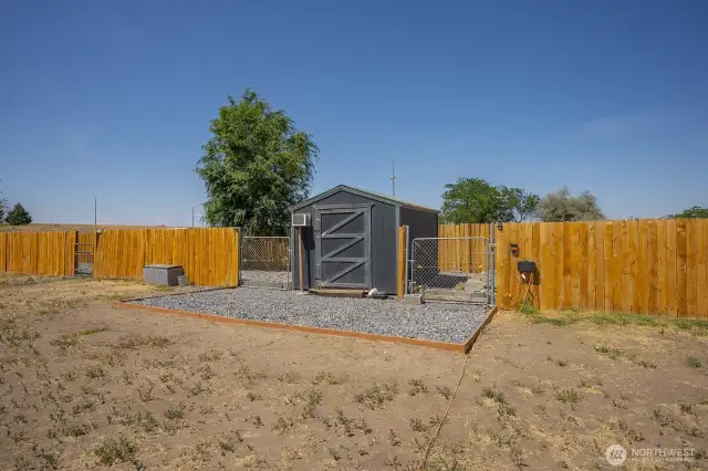 Dog house, dog run
