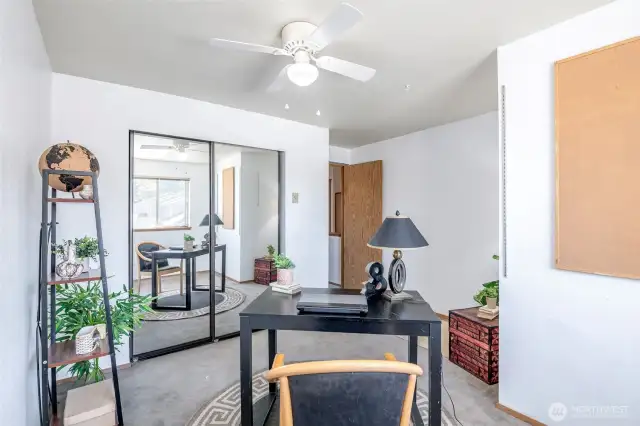 Second bedroom.