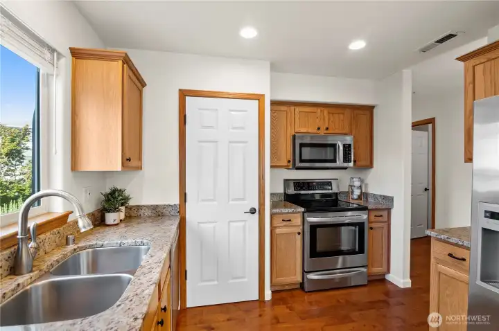 Large, fully updated kitchen with SS appliances.