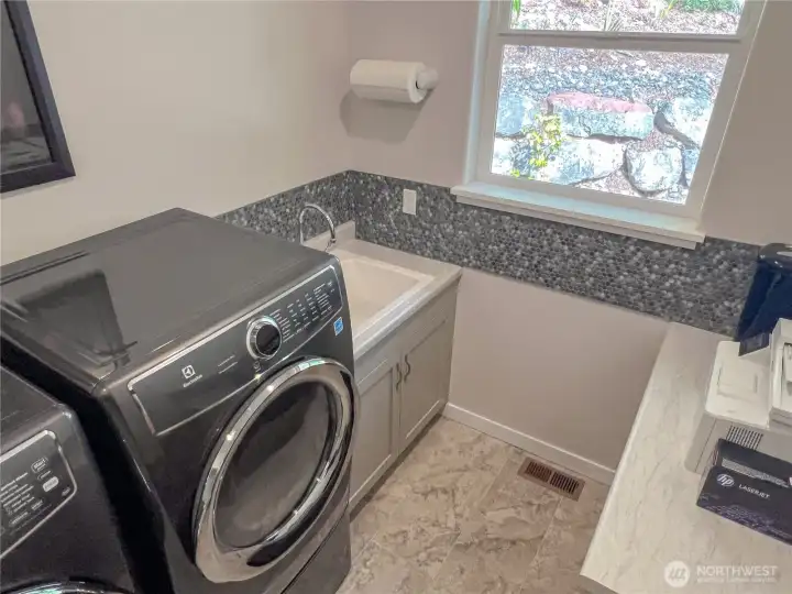 Also a handy deep sink in the utility room, window and aesthetically pleasing accent telework.