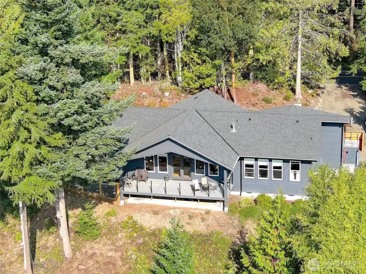 Big, covered back Trek deck and wall of windows.