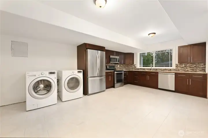 There is also a 3rd kitchen and 3rd set of laundry in the lower space.