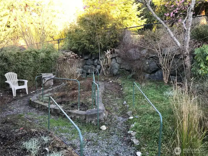 Handrails throughout the entire yard