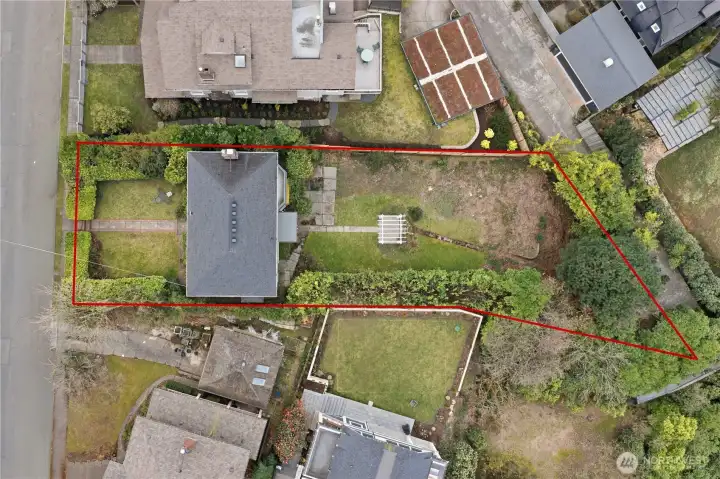 Nearly 11,000 square foot lot.  Huge open back yard outlined in red.