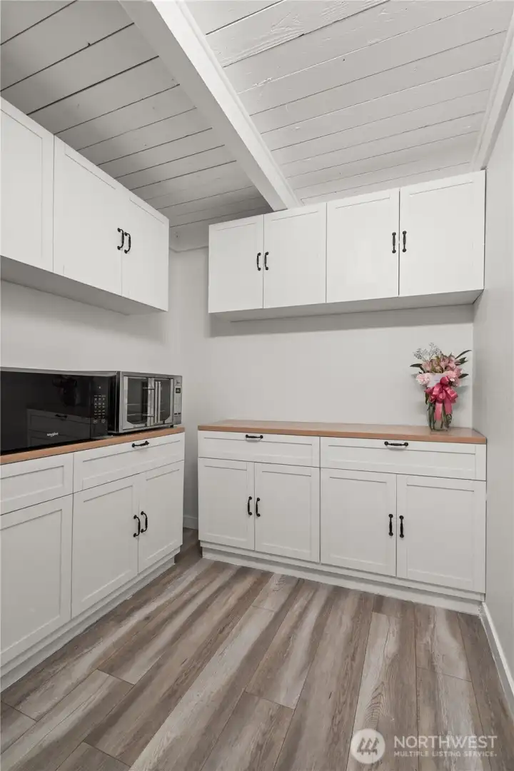 Large butlers panty with lots of extra cabinet space.