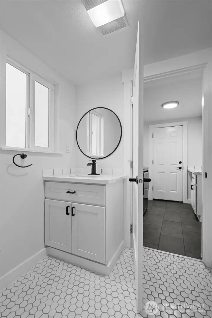 Half bath of the laundry room.