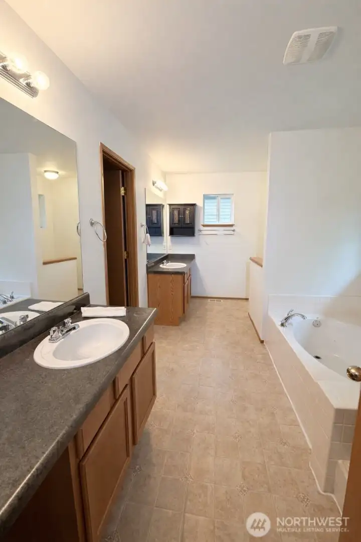 Full bathroom in main bedroom