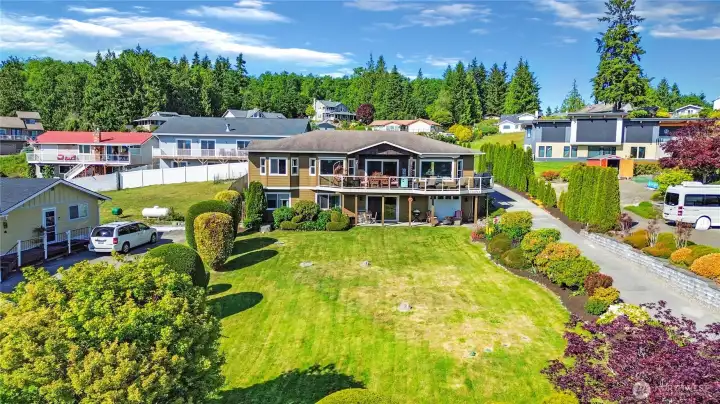 Large Lot, 1 story with daylight basement