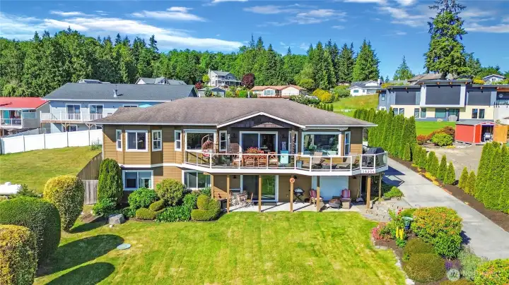 Imagine entertaining on that deck!