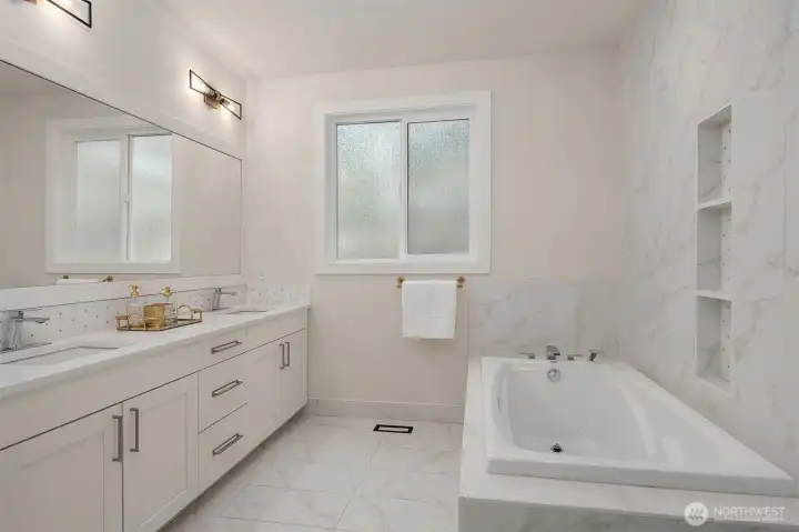 Primary Bath with Jacuzzi air bubble jet & heated flooring Primary Bath with Jacuzzi air bubble jet & heated flooring