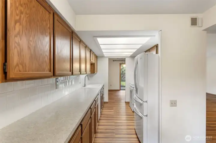 Newer appliances all stay!