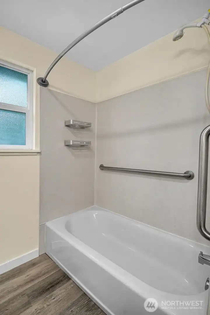 Unit B Primary Main Bath Unit B Primary Main Bath