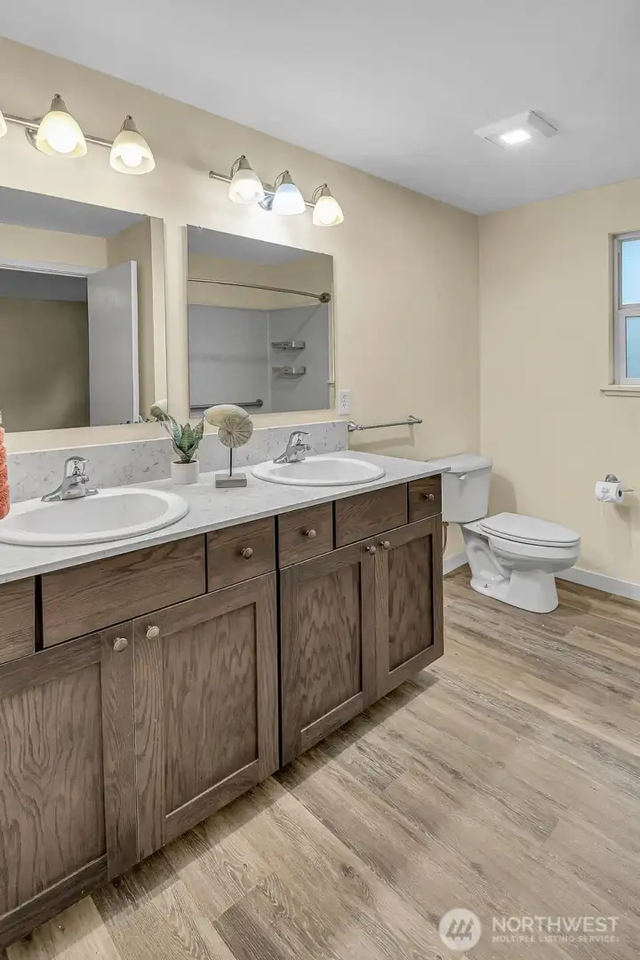 Unit B Primary Main Bath Unit B Primary Main Bath