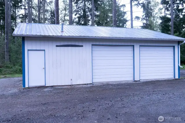 Workshop area can fit 4-5 cars