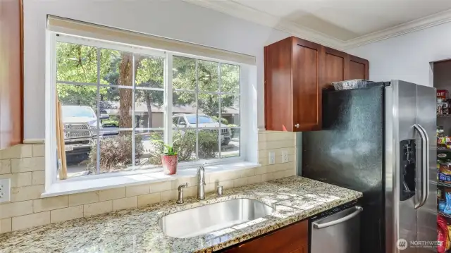 A different view into the kitchen showing off the brightness.