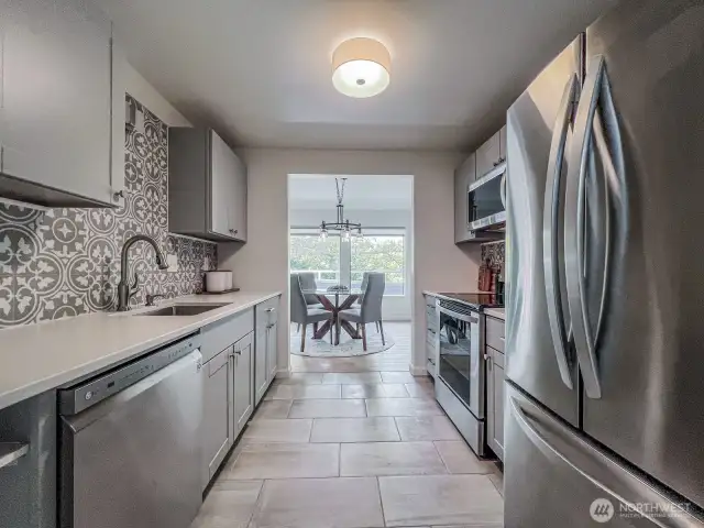 Kitchen with Undermount sink Stainless Steel Appliacnes